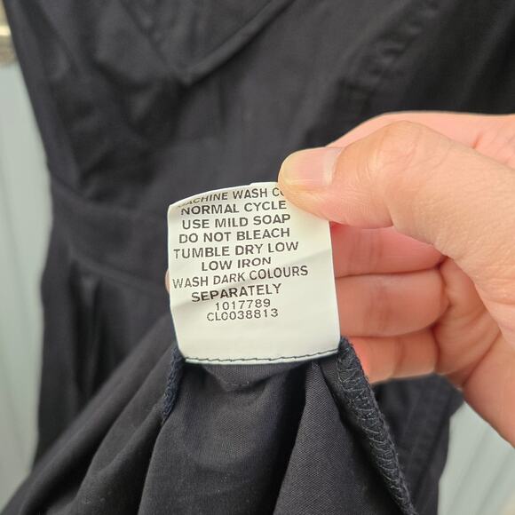 Eshakti Custom Black Sleeveless V-neck Pleated Knee Length Dress - Picture 6 of 8